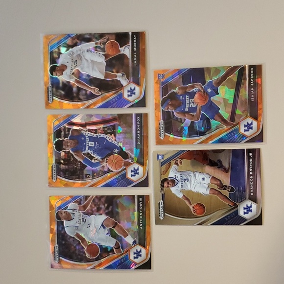 4 - Cracked Ice and 1 - Silver Prizm University of Kentucky Cards - Picture 1 of 2